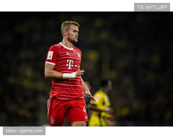 拜仁铁闸德里赫特以防守智慧统领后防，成球队关键领袖