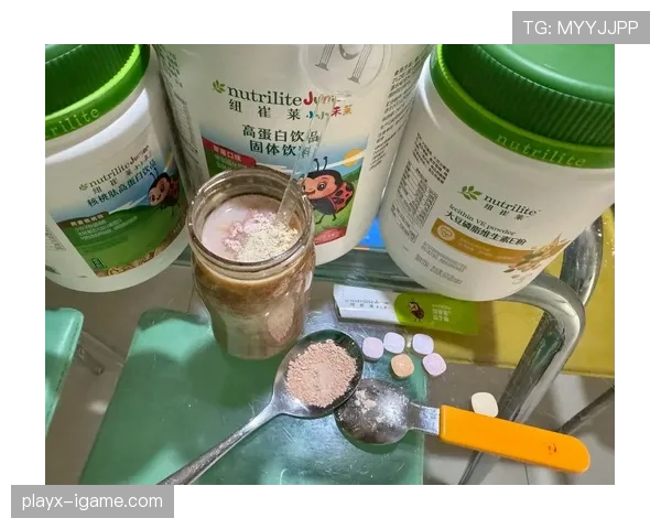 覃海洋家的冰箱里塞满蛋白粉，连饮料都按克称着喝